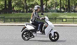 Scooter rental in Paris