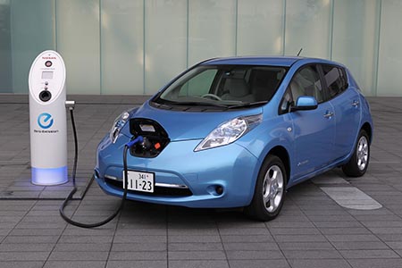 Europcar: электромобиль Nissan Leaf в аренду